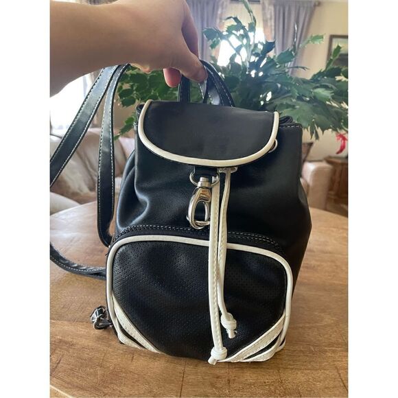 Small vegan leather backpack - Picture 1 of 10